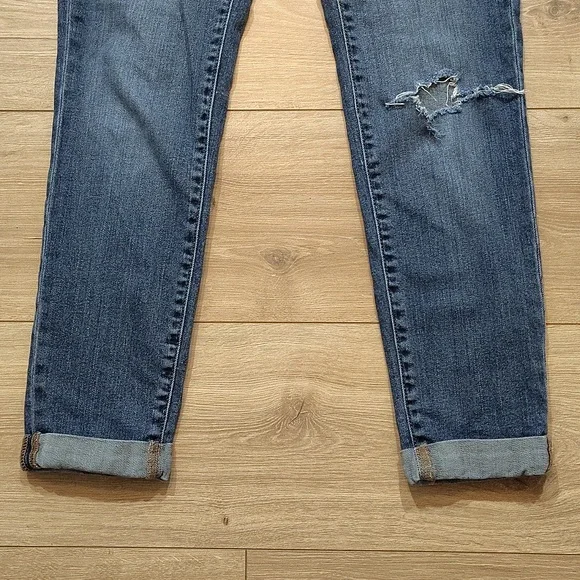 GAP Women's Premium Distressed Blue Skinny Jeans,  Ladies Size 2/26,  Distressed - Picture 8 of 9